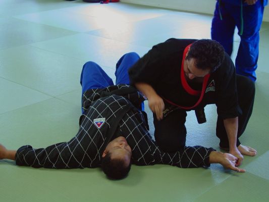 Kuk Sa Nim demonstrates a finishing lock up